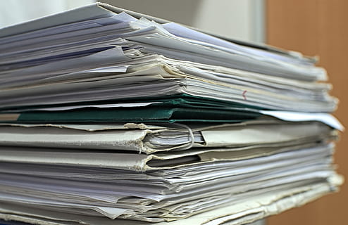 paperit, hankkeet, asiakirjat, dokumentointi, robotti, työ, toimisto, tehdä, raja, normi, esiintyä, uudistaa, pino, valehdella, työpöytä, yritys, lasku, maksu, paljon, paperi, suuri joukko esineitä, asiakirja, ei ihmisiä, asetelma, sisällä, lähikuva, yltäkylläisyys, liiketoiminta, tiedosto, keskittyä etualalle, pöytä, paperityöt, kierrätys, julkaisu, sanomalehti, viestintä, ylimääräinen, 4K, CC0, public domain, rojaltivapaa