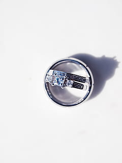 Ringe, Hochzeit, Schmuck, Studioaufnahme, weißer Hintergrund, Ring, drinnen, Nahansicht, Reichtum, keine Leute, einzelnes Objekt, kopieren sie platz, Diamant-Ring, Luxus, Diamant - Edelstein, Lebensereignisse, positive Emotionen, zwei Objekte, sehen, Metall, Geschäft, ausgeschnitten, silberfarben, persönliches Accessoire, 4K, CC0, gemeinfrei, lizenzfrei
