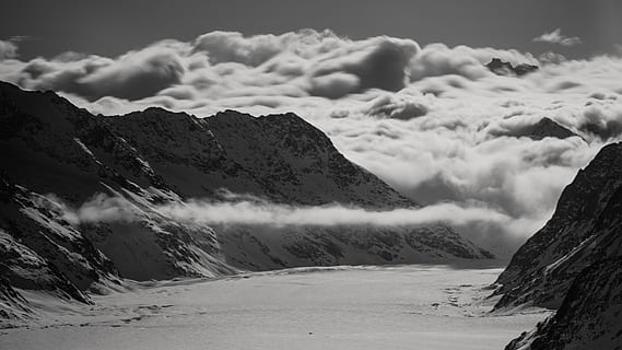 brunt bjerg, natur, udendørs, bjerg, bjergkæde, vejr, is, sne, spids, jord, Sky, himmel, landskab, gletscher, cumulus, plateau, vinter, sand, klit, luftfoto, skønhed i naturen, sky - himmel, scenics - natur, kold temperatur, ro, rolig scene, miljø, ikke-urbane scene, ingen mennesker, snedækket bjerg, dag, idyllisk, bjergtop, 5K, CC0, offentligt domæne, royaltyfrie