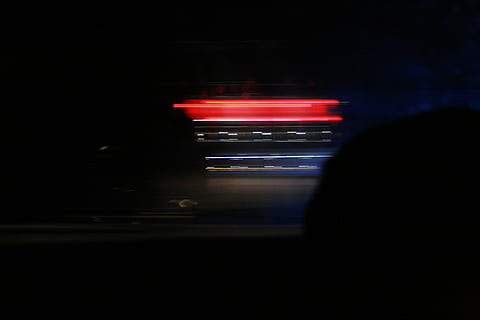 tre, sortiment med olika färger, tabell, rörelse, natt, transport, upplyst, transportsätt, baklykta, röd, bil, motorfordon, inget folk, suddig rörelse, fart, på resande fot, bilinteriör, skylt, landfordon, stad, varningsskylt, fordonsinteriör, 4K, CC0, offentligt domän, royaltyfria