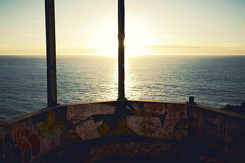 oceán, graffiti, bunkr, explodovat, exploze, slunce, mraky, západ slunce, pouliční umění, moře, voda, horizont, nebe, horizont nad vodou, scenics - příroda, krása v přírodě, klidné scény, klid, Příroda, nikdo, idylický, venku, mrak - nebe, dálkový, zábradlí, mimoměstské scény, přistát, 5K, CC0, veřejná doména, bez autorských práv