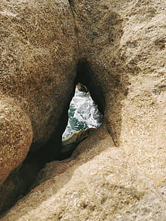 formació de roca, cova, forat, estiu, oceà, naturalesa, paisatge, aigua, platja, a l'aire lliure, rock, sòl, den, Hornet, invertebrat, andrena, animal, Vespa, abella, insecte, clavegueram, rock - object, sòlid, dia, cap gent, textura, mar, vista d’angle alt, bellesa a la natura, aspre, geologia, terra, tranquil·litat, erosionat, poder a la natura, 4K, CC0, domini públic, lliure de regalies