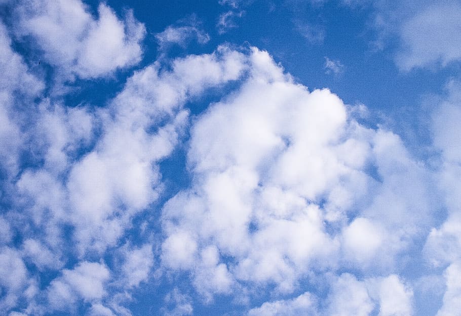 taivas, pilviä, sininen, kaunis, ilmakehä, pilvi - taivas, kauneus luonnossa, cloudscape, luonto, maisemat - luonto, valkoinen väri, taustat, ei ihmisiä, matala kulma, tyyneys, päivä, ulkona, rauhallinen kohtaus, idyllinen, ympäristö, koko kehys, pilvinen, meteorologia, 5K