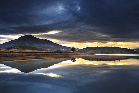 refleksja górska, ciało, woda, plaża, chmury, cloudscape, świt, zmierzch, wieczór, horyzont, jezioro, krajobraz, Góra, Natura, ocean, na dworze, odbicie, sceniczny, morze, pobrzeże, niebo, skyscape, słońce, zachód słońca, podróżować, drzewo, chmura - niebo, scenics - natura, piękno natury, spokój, spokojna scena, scena pozamiejska, pasmo górskie, idylliczny, żadnych ludzi, nabrzeże, ośnieżona góra, szczyt górski, laguna, 5K, CC0, domena publiczna, darmowe zdjęcia