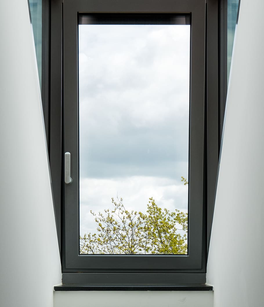 okno, architektura, budova, Německo, freiberg, dveře, střešní okno, zelená, strom, Černá, mrak, zataženo, chladný, sachsen, bydlení, nábytek, židle, domovní dekorace, kancelářská budova, rostlina, sklo - materiál, průhledný, nebe, uvnitř, nikdo, mrak - nebe, Příroda, den, růst, krása v přírodě, parapet, tvar, stavba, okenní rám, 2K
