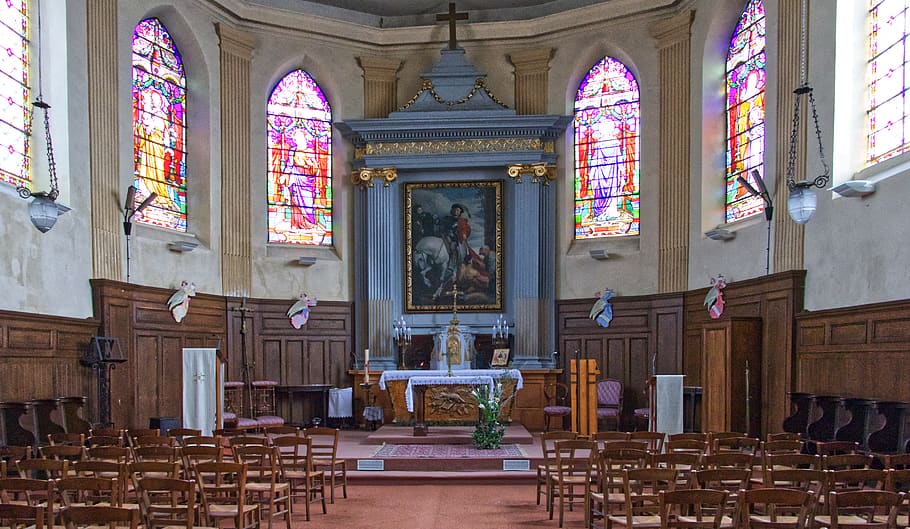església buida, arquitectura, altar, edifici, a l'interior, cadira, mobles, 1 rue du moustier, thorigny-sur-marne, França, disseny d'interiors, passadís, eglise, Església, humà, persona, absis, sòls, habitació, vestíbul, catedral, religió, creença, lloc de culte, espiritualitat, art i artesania, estructura construïda, representació humana, seient, representació, cap gent, escultura, dia, estàtua, destinacions de viatge, mural, 5K