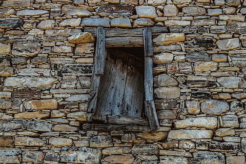 fereastră, vechi, erodate, ruginit, distrus, descompunere, purta, de lemn, în vârstă de, perete, arhitectură, construită, perete de piatra, nici o persoana, lemn - material, montare pe perete, zi, exteriorul clădirii, model, istorie, trecutul, clădire, material de piatră, texturată, solid, zid de cărămidă, în aer liber, cărămidă, 5K, CC0, domeniu public, fără drepturi de autor