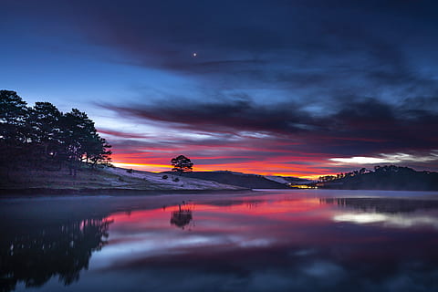 berolige, legeme, vand, gylden, time, baggrundsbelyst, skyer, cloudscape, daggry, skumring, aften, ø, landskab, lang eksponering, natur, udendørs, afspejling, flod, naturskøn, kyst, silhuet, himmel, solnedgang, sky - himmel, scenics - natur, skønhed i naturen, ro, rolig scene, sø, dramatisk himmel, nat, idyllisk, ingen mennesker, bjerg, ikke-urbane scene, miljø, romantisk himmel, lilla, 8K, CC0, offentligt domæne, royaltyfrie