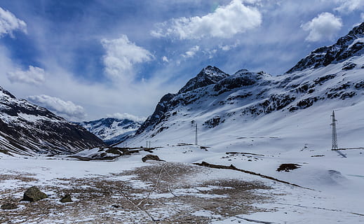 Foto, Schnee, bedeckt, Berg, blauer Himmel, Wolken, Wolkengebilde, kalt, Tageslicht, Landschaft, felsiger Berg, szenisch, Schweiz, Winter, kalte Temperatur, Szenen - Natur, Schönheit in der Natur, wolke - himmel, Himmel, ruhige Szene, Gebirge, Ruhe, Nicht-städtische Szene, schneebedeckter Berg, Umgebung, weiße Farbe, Natur, keine Leute, idyllisch, Formation, Gipfel, 5K, CC0, gemeinfrei, lizenzfrei