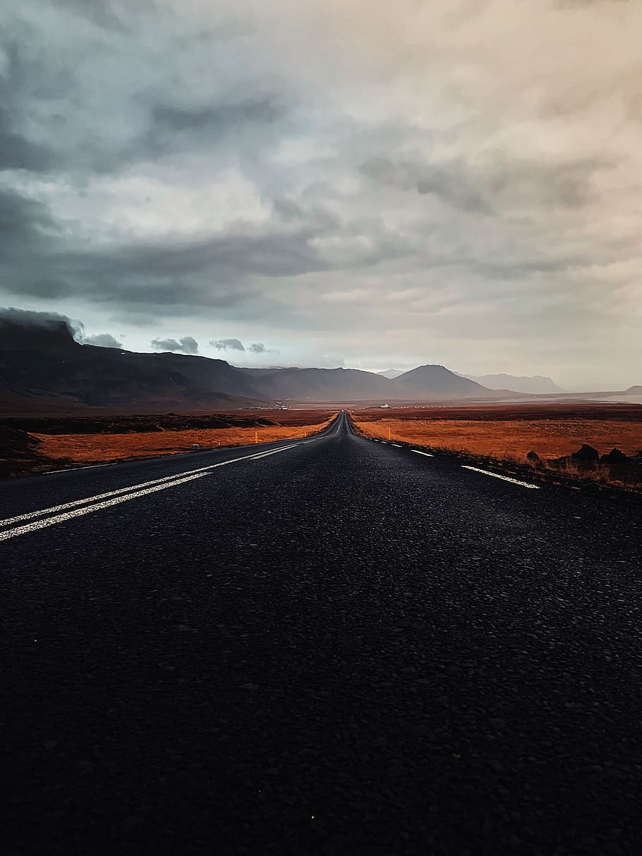 carretera asfaltada, asfalt, manera, carretera, Islandia, naturalesa, útnesvegur, a l'aire lliure, viatjar, paisatge, cel, cel blau, temps, mesa, toro, animal, mamífer, tar, altiplà, núvol - cel, el camí a seguir, direcció, perspectiva decreixent, punt de fuga, transport, bellesa a la natura, escena tranquil·la, escenics - natura, signe, tranquil·litat, cap gent, medi ambient, símbol, escena no urbana, marcatge, nivell superficial, 4K