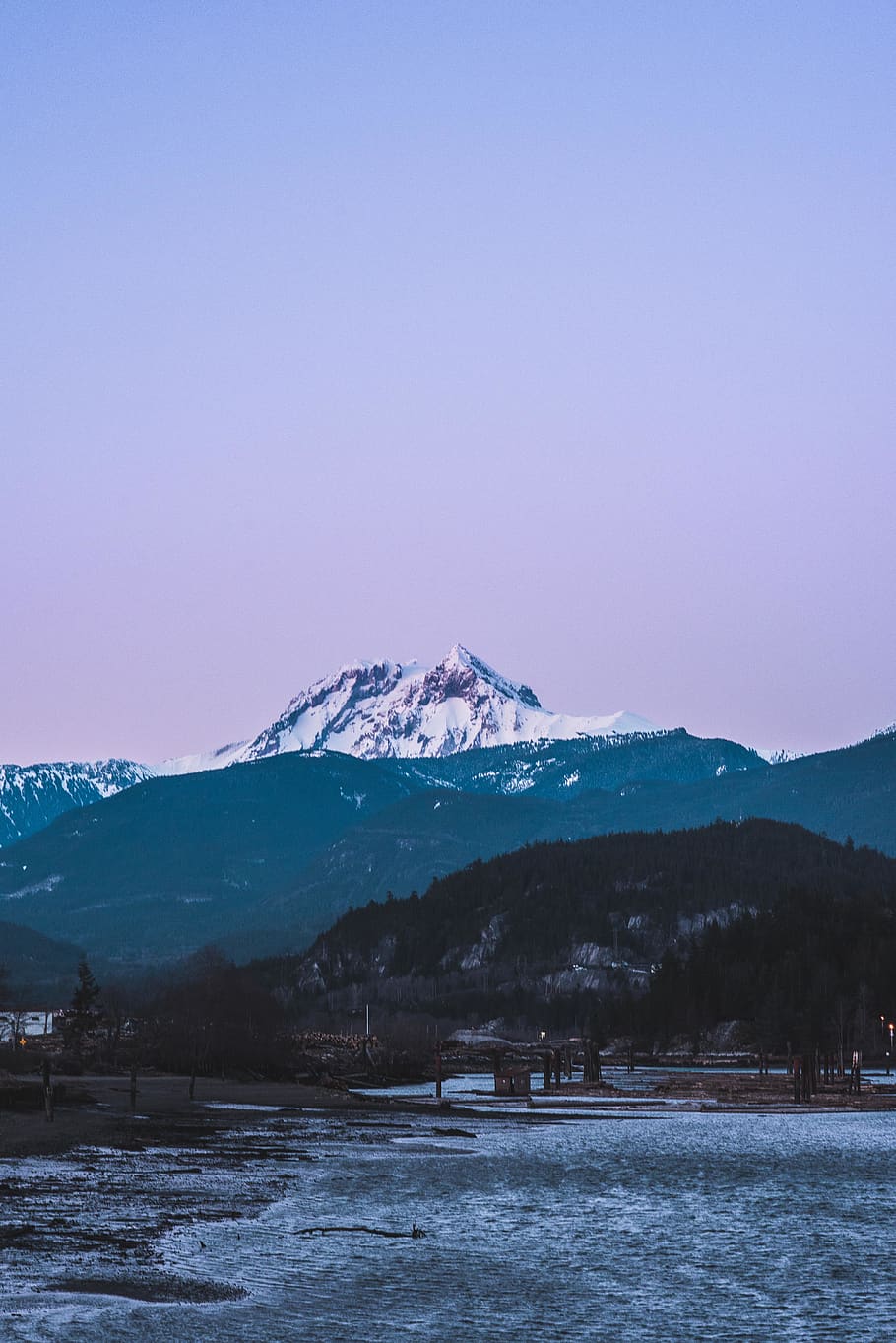 eisige Berglandschaft, Schnee, Berg, Winter, kalte Temperatur, Szenen - Natur, Schönheit in der Natur, Himmel, Gebirge, ruhige Szene, Ruhe, schneebedeckter Berg, Umgebung, Natur, Landschaft, keine Leute, Nicht-städtische Szene, idyllisch, gefroren, Wasser, draußen, 5K
