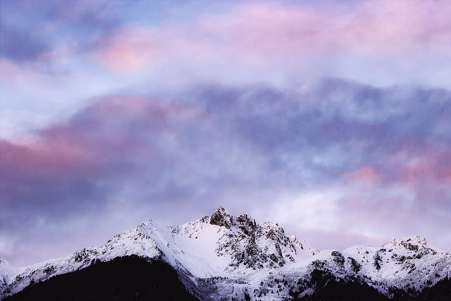 acoperite cu zăpadă, Munte, noros, cer, nori, rece, lumina zilei, înalt, gheaţă, peisaj, varf de munte, summit de munte, munţi, natură, natura tapet, roci, pitoresc, zăpadă, vârf, iarnă, temperatura rece, scenice - natura, un munte acoperit de zăpadă, nor - cer, frumusețe în natură, de munte, mediu inconjurator, liniște, nici o persoana, o scenă liniștită, sportiv, furtună, în aer liber, peisaj dramatic, vreme extrema, 5K