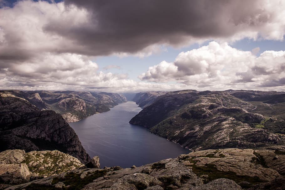 fotografia di paesaggio, montagne, corpo, acqua, giorno, paesaggio, fiume, lato del fiume, fiume roccioso, nuvoloso, lunatico, umore, tempesta, nuvola temporalesca, pendio, collina rocciosa, nube, montagna, collina, lago, roccia, valle, natura, Paesaggi, all'aperto, cielo, roccia - oggetto, bellezza nella natura, canyon, viaggio, nuvola - cielo, blu, catena montuosa, estate, nessuno, Stati Uniti d'America, scogliera, maestoso, Cloudscape, terreno estremo, 5K