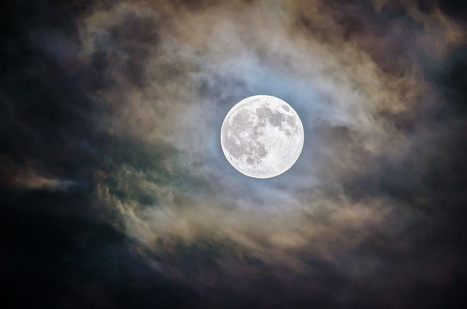 ple, lluna, gris, núvols, nit, núvol, cel, Halloween, celestial, astronomia, astrofotografia, lluna plena, cràter, llum de la lluna, espai, núvol - cel, forma geomètrica, cercle, escenics - natura, naturalesa, bellesa a la natura, fosc, forma, a l'aire lliure, vista d’angle baix, cap gent, Lluna planetària, cel dramàtic, astrologia, espai i astronomia, 4K