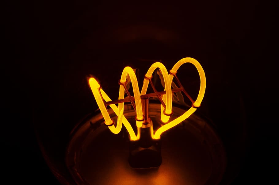 światło, element, cewka, oświetlony, noc, porozumiewanie się, studio strzał, żółty, zbliżenie, żadnych ludzi, wewnątrz, pozytywne emocje, czarne tło, kolor pomarańczowy, tekst, kreatywność, Natura, miłość, kultura i rozrywka artystyczna, sprzęt oświetleniowy, pismo zachodnie, emocja, jasność, 4K