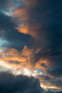 valkoiset pilvet, pilvi - taivas, taivas, kauneus luonnossa, dramaattinen taivas, maisemat - luonto, cloudscape, auringonlasku, tyyneys, luonto, ei ihmisiä, oranssi väri, rauhallinen kohtaus, pilvinen, ympäristö, taustat, myrsky, matala kulma, moody sky, kunnioitusta, ulkona, tuuli, tumma, abstrakti, abstrakti tausta, meteorologia, pahaenteinen, 5K, CC0, public domain, rojaltivapaa