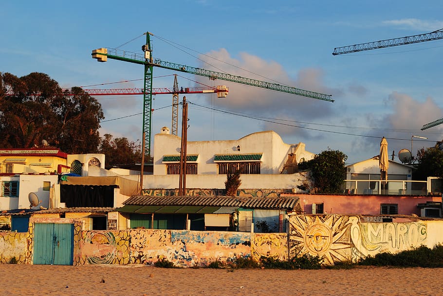 marroquí, mohammedia, maquinària, industria de la construcció, arquitectura, indústria, estructura construïda, lloc de construcció, grua - maquinària de construcció, exterior de l'edifici, desenvolupament, cel, naturalesa, maquinària de construcció, incomplet, cap gent, dia, edifici, equips de construcció, construcció - activitat, planta, grua, a l'aire lliure, equipament industrial, 4K