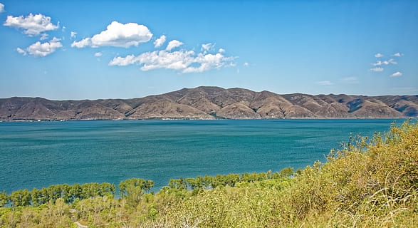 Armenië, meer Sevan, landschap, meer, bergen, water, panorama, Kaukasus, scenics - natuur, hemel, rustige scène, berg-, schoonheid in de natuur, kalmte, natuur, geen mensen, wolk - lucht, fabriek, niet-stedelijke scène, rots, dag, land-, solide, rock - object, zee, blauw, bergketen, buitenshuis, vorming, droog klimaat, 8K, CC0, publiek domein, royaltyvrij