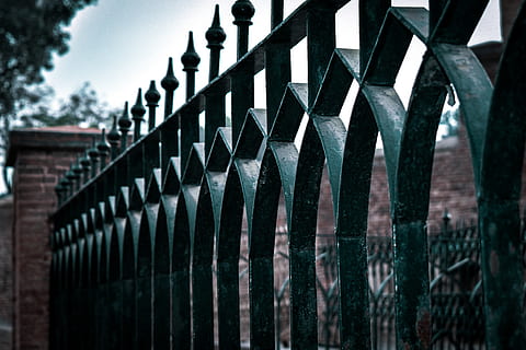 grille, architekt, architektura, abstrakcyjny, historia, wzór, żadnych ludzi, płot, granica, dzień, bariera, metal, skupić się na pierwszym planie, zbudowana struktura, bezpieczeństwo, zbliżenie, na dworze, selektywne skupienie, z rzędu, ochrona, Natura, budynek, na zewnątrz budynku, 5K, CC0, domena publiczna, darmowe zdjęcia