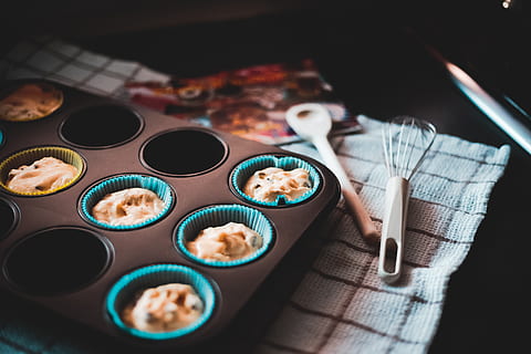 pâte à cupcake, cuire, cuit, cuisson, pain, fermer, couleurs, petits gâteaux, foncé, délicieux, aliments, goody, fait maison, cuisine, des pâtisseries, Pâtisserie, bonbons, savoureux, Nourriture et boisson, fraîcheur, bol, vue grand angle, à l'intérieur, prêt à manger, table, repas, nourriture asiatique, ustensile de cuisine, assiette, bien-être, alimentation saine, indulgence, personne, nature morte, portion, se concentrer sur le premier plan, petit déjeuner, nourriture chinoise, tentation, plateau, nourriture japonaise, vaisselle, 5K, CC0, domaine public, libre de droits
