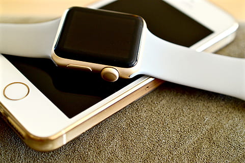 putih, apel sport band perak, menonton, iphone emas 5, 5s, aksesoris, komunikasi, alat, elektronik, Internet, ponsel, modern, smartphone, jam pintar, masih hidup, teknologi, nirkabel, jam tangan, teknologi nirkabel, ponsel pintar, perangkat informasi portabel, koneksi, layar, telepon genggam, layar sentuh, merapatkan, dalam ruangan, layar perangkat, meja, tidak ada orang, komputer, peralatan, portabilitas, laptop, tampilan sudut tinggi, peralatan listrik, 5K, CC0, domain publik, bebas royalti