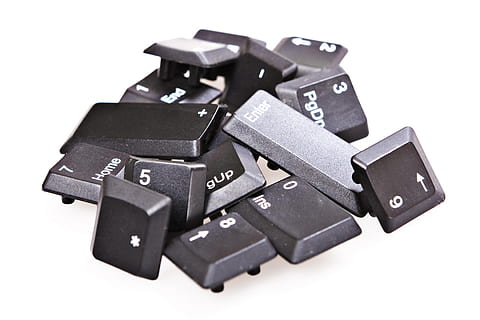 botons, ordinador, aïllat, clau, teclat, carta, en línia, cerca, tipus, web, , tir de l'estudi, color negre, fons blanc, tallar, temes de fotografia, tecnologia, càmera - equip fotogràfic, primer pla, a l'interior, cap gent, equip fotogràfic, sol objecte, equipament, metall, seguretat, natura morta, protecció, indústria, càmera digital, 1080P, CC0, domini públic, lliure de regalies