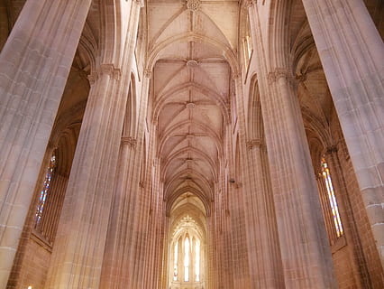 interiér budovy, budova, architektura, Portugalsko, sloupec, klášter bathala, kostel, oblouk, klenutý, interiér, uvnitř, apsida, světlo, strop klenby, krypta, pilíř, záře, ulička, katedrála, koridor, architekt, stavba, Dějiny, náboženství, minulost, architektonický sloup, destinace, nízký úhel pohledu, víra, cestovat, cestovní ruch, místo uctívání, exteriér budovy, duchovno, nikdo, strop, starověké civilizace, soud, gotický styl, kolonáda, architektura a umění, 4K, CC0, veřejná doména, bez autorských práv