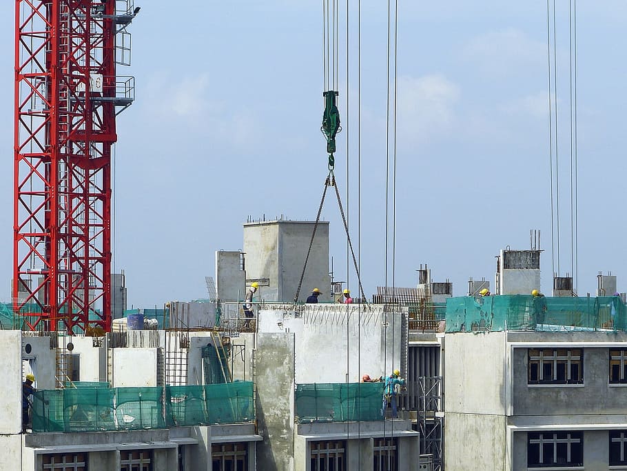 lloc, construcció, construir, treballar, treballador, humà, activitat, grua, edifici, estructura construïda, arquitectura, exterior de l'edifici, maquinària, cel, indústria, grua - maquinària de construcció, ciutat, lloc de construcció, desenvolupament, industria de la construcció, incomplet, naturalesa, cap gent, dia, a l'aire lliure, núvol - cel, bastides, barri residencial, exterior d’edifici d’oficines, gratacels, 1080P