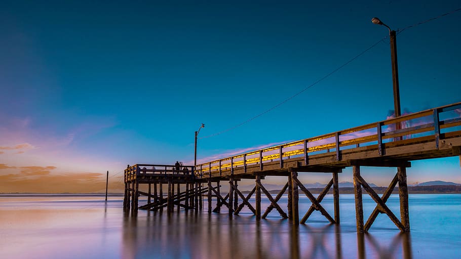Canadà, Surrey, posta de sol, longexposició, moll, llum, color, filtres de lee, aigua, cel, mar, arquitectura, naturalesa, blau, transport, estructura construïda, cap gent, a l'aire lliure, horitzó, horitzó sobre l’aigua, connexió, escenics - natura, còpia espai, moviment, pont, reflexió, 5K