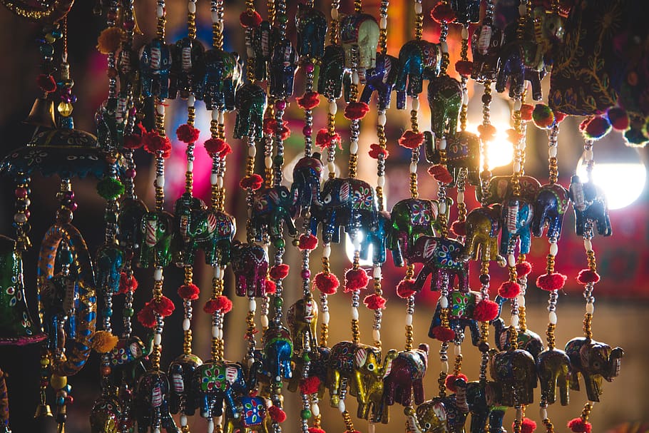 textures, fons, ornaments, decoracions, goa, Índia, carrer, mercat, multicolor, gran grup d'objectes, venda al detall, a la venda, elecció, variació, cap gent, abundància, decoració, il·luminat, penjant, a l'aire lliure, estructura construïda, equips d’il·luminació, arquitectura, marc complet, nit, arranjament, visualització al detall, 5K