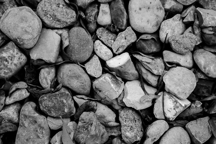 rock, còdols, runes, textura, fosc, gra, naturalesa, pedres, bnw, blanc i negre, fulles, roques, Camí, passarel·la, fotografia, foto, vorera, paviment, paret, marc complet, gran grup d'objectes, fons, abundància, pedra - objecte, sòlid, cap gent, dia, vista d’angle alt, aspre, rock - object, natura morta, primer pla, a l'aire lliure, directament a sobre, pedra, pila, 5K
