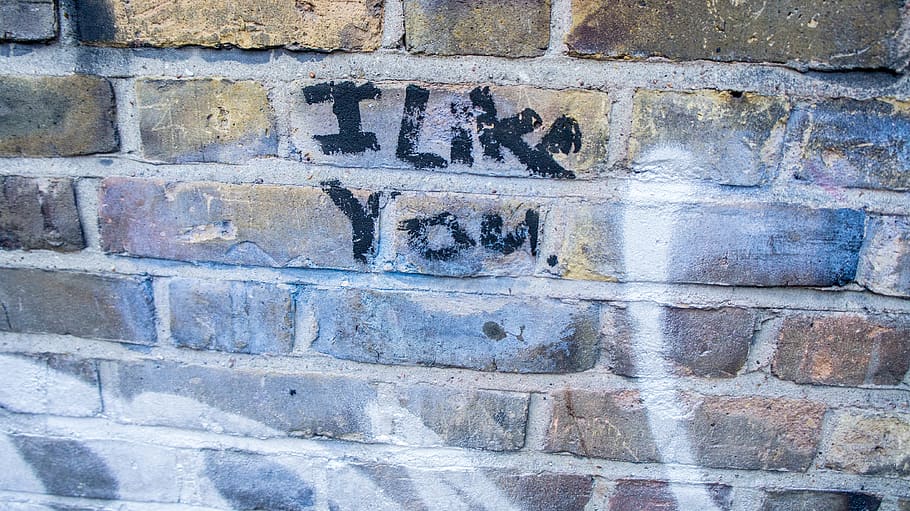 i, M'agrada, vostè, dibuix, text, tipus, escriure, tipografia, error tipogràfic, paret, carrer, art de carrer, art, graffiti, Londres, shoreditch, hoxton, vell, carrer vell, funció de construcció de parets, estructura construïda, cap gent, arquitectura, dia, paret de maó, guió occidental, marc complet, maó, primer pla, fons, textura, comunicació, patró, a l'aire lliure, exterior de l'edifici, aspre, concret, missatge, 4K