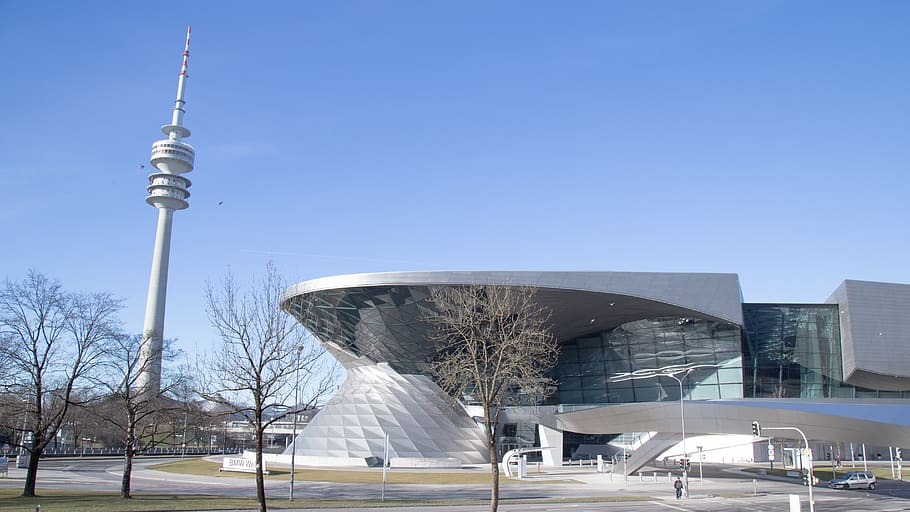 agulla espacial, arquitectura, edifici, centre de Convencions, humà, persona, planetari, urbà, transport, cotxe, vehicle, automòbil, avions, avió, edifici d'oficines, ciutat, observatori, centre de la ciutat, metròpolis, arena, estructura construïda, exterior de l'edifici, torre, cel, viatjar, modern, naturalesa, turisme, destinacions de viatge, comunicació, dia, alta - alta, blau, tecnologia, cap gent, a l'aire lliure, fletxa, comunicacions globals, exterior d’edifici d’oficines, gratacels, 5K