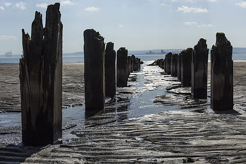 Strand, Beiträge, alter Pier, Wasser, Meer, Himmel, ruhige Szene, Post, Ruhe, Szenen - Natur, Schönheit in der Natur, Land, Holzpfosten, Natur, keine Leute, Holz - Material, Horizont über Wasser, Tag, Horizont, wolke - himmel, in einer Reihe, draußen, 5K, CC0, gemeinfrei, lizenzfrei