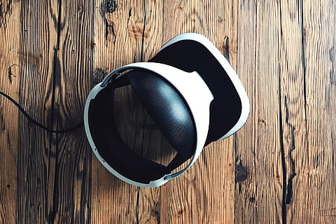 vr tech, La technologie, technologie, bois - matériau, fermer, table, vue grand angle, nature morte, personne, à l'intérieur, directement au-dessus, bois, modèle, texturé, couleur noire, forme, Sécurité, objet unique, journée, protection, deux objets, conception, chapeau, grain de bois, accessoire personnel, 4K, CC0, domaine public, libre de droits