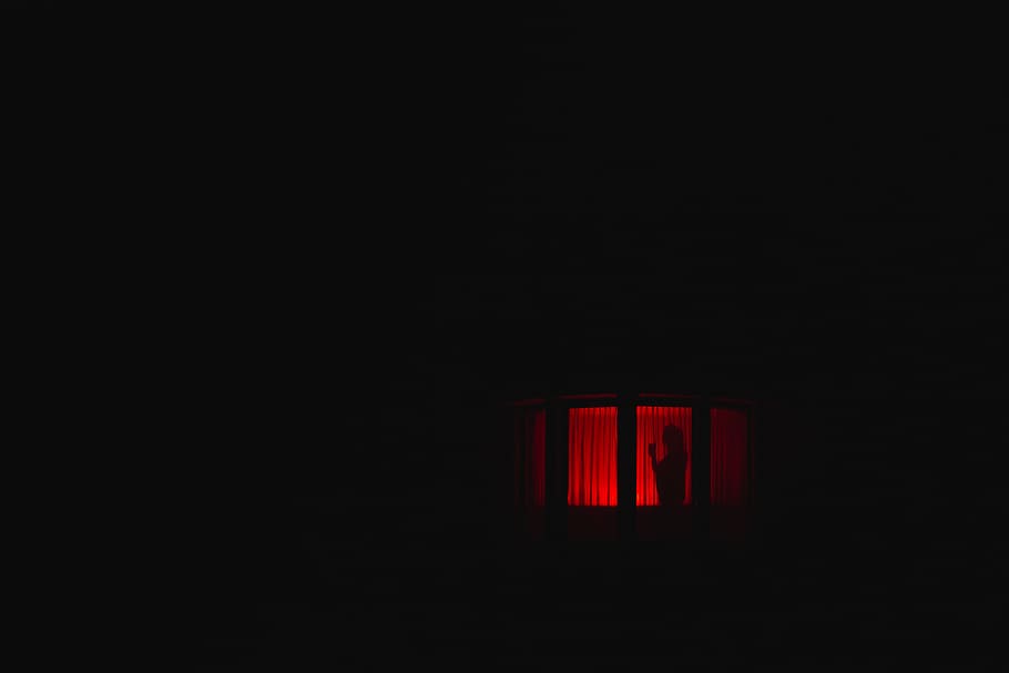edifici il·luminat, il·luminació, disseny d'interiors, a l'interior, silueta, nit, etapa, naturalesa, vermell, retrat, dak, punt de mira, led, a l'aire lliure, llum, begudes, beure, astronomia, flamarada, alcohol, espai, fons negre, fosc, il·luminat, còpia espai, cap gent, tir de l'estudi, primer pla, temps, nombre, tecnologia, rellotge, rellotge digital, misteri, color negre, pantalla digital, habitació domèstica, habitació fosca, 4K