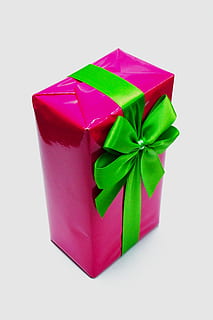 rosa, envasos, Caixa, embolcall, llaç verd, disseny, fons, color, regal, decoració, paper de regal, elegant, luxe, tir de l'estudi, fons blanc, paper, tallar, a l'interior, contenidor, caixa-contenidor, color rosa, color verd, natura morta, vista d’angle alt, Caixa de regal, primer pla, embolicat, cinta, cap gent, cinta: objectes de cosir, arc, porpra, 5K, CC0, domini públic, lliure de regalies