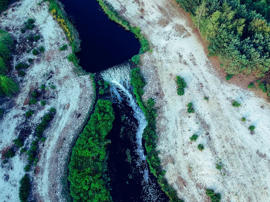rive, řeka, vzhůru nohama, voda, jezero, letecký, letecký pohled, letecký vodopád, vodopád, přistát, výše, Evropa, travek, Skála, strom, keř, les, útes, krajina, Příroda, krása v přírodě, rostlina, scenics - příroda, nikdo, klid, den, vysoký úhel pohledu, klidné scény, mimoměstské scény, zelená barva, růst, životní prostředí, venku, idylický, pohyb, tekoucí voda, moci, 2K