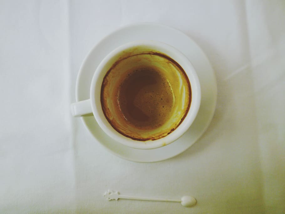 pause, bord, kaffe, forfriskning, drikke, kopp, mat og Drikke, rett over, krus, kaffe - drikke, kaffe kopp, innendørs, stilleben, ingen folk, friskhet, nærbilde, høy vinkel visning, skje, spise redskap, varm drikke, hvit farge, servise, glass, tekopp, alkoholfri drikkevare, 2K