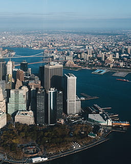 architettura, costruzione, infrastruttura, struttura, istituzione, appartamento, finestre, condominio, Hotel, aereo, oceano, mare, ponte, alberi, esterno dell'edificio, struttura costruita, paesaggio urbano, città, acqua, edificio per uffici esterno, cielo, grattacielo, vista dall'alto, nessuno, natura, vista aerea, quartiere residenziale, giorno, mezzi di trasporto, vita di città, all'aperto, moderno, distretto finanziario, 2K, CC0, dominio pubblico, privo di copyright