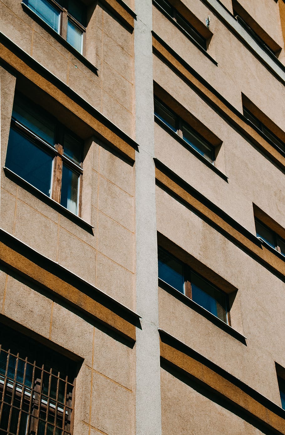 estructura de formigó marró, habitatge, edifici, lublin, Polònia, triangle, torre, arquitectura, campanar, urbà, de gran alçada, ciutat, presó, edifici d'apartaments, balcó, edifici d'oficines, gratacels, decoració de la llar, finestra, ombra de la finestra, estructura construïda, exterior de l'edifici, vista d’angle baix, cap gent, dia, marc complet, llum solar, barri residencial, a l'aire lliure, patró, fons, barana, naturalesa, vidre - material, repetició, funció de construcció de parets, apartament, 4K