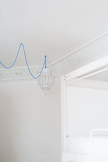 hvid, vedhæng lampe, vendt, lys, loft, indretning, hængende, lampeskærm, minimal, seng, bygning, hvidt rum, hvid væg, værelse interiør, værelse, marokkanske stil, marokkanske, loftbelysning, kabel, blå, minimalistisk, hjemlige værelse, indendørs, lejlighed, moderne, møbel, elektrisk lampe, hjem interiør, ingen mennesker, dekoration, murbygningsfunktion, luksus, komfortabel, elegance, gulve, design, soveværelse, arkitektur, livsstil, sofa, plads, vindue, boligbyggeri, stil, hus, 4K, CC0, offentligt domæne, royaltyfrie