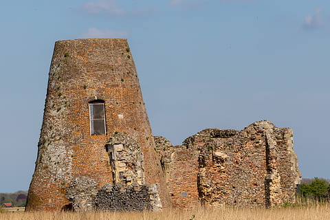 estructura de formigó marró, ruïnes, flota ln, South Walsham, Regne Unit, edifici, arquitectura, paret, castell, molí de vent, norfolk, ruïna, fort, bunker, arqueologia, paret de pedra, manera, carretera, arc, arquejat, història, el passat, estructura construïda, vell, cel, exterior de l'edifici, cap gent, dia, antiga ruïna, naturalesa, abandonat, torre, viatjar, destinacions de viatge, cel clar, a l'aire lliure, turisme, arruïnat, deteriorament, civilització antiga, 4K, CC0, domini públic, lliure de regalies