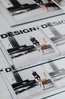 apilar, revistas de diseño, periódicos, revista, diseño, catalogar, lector, nadie, de cerca, texto, comunicación, adentro, vista de alto ángulo, centrarse en primer plano, naturaleza muerta, número, enfoque selectivo, tecnología, escritura occidental, de color negro, música, cultura de las artes y entretenimiento, día, el color blanco, metal, 5K
