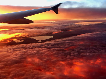 photographier, des nuages, d'or, heure, vent, ciel, nuage, contraste, rouge, le coucher du soleil, lever du soleil, lueur, brillant, voler, iphone, avion, vol, en volant, nuage - ciel, cloudscape, air, véhicule aérien, avion commercial, la nature, aile d'avion, bleu, stratosphère, Voyage, paysages, vue aérienne, transport, lever du soleil - aube, crépuscule, horizon, en hauteur, paysage, en plein air, au dessus de, espace, lumière du soleil, paradis, Soleil, la fenêtre, Météo, périple, les vacances, arrière-plans, personne, regardant par la fenêtre, 4K, CC0, domaine public, libre de droits