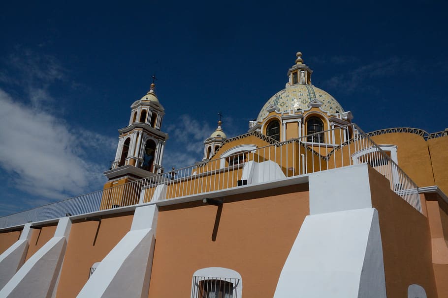 mexicà, cholula, exterior de l'edifici, estructura construïda, arquitectura, cel, lloc de culte, espiritualitat, creença, religió, cúpula, edifici, vista d’angle baix, destinacions de viatge, naturalesa, cap gent, viatjar, turisme, a l'aire lliure, 5K