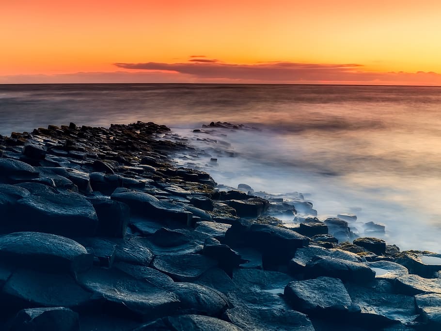 rocce vicino all'acqua, spiaggia, nuvole, alba, sera, nebbia, orizzonte, Irlanda, paesaggio, natura, oceano, riflessione, rocce, panoramico, mare, paesaggio marino, riva del mare, cielo, pietre, sole, tramonto, Surf, acqua, onde, bellezza nella natura, roccia, solido, scenics - natura, roccia - oggetto, orizzonte sull'acqua, colore arancione, nuvola - cielo, terra, la tranquillità, scena tranquilla, movimento, nessuno, all'aperto, costa rocciosa, potere in natura, 1080P