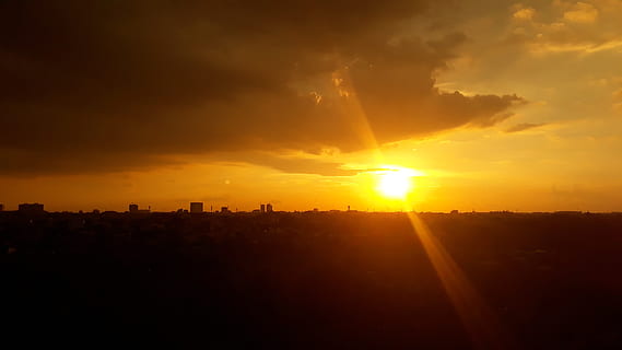 tramonto, città, cielo, nuvola - cielo, sole, luce del sole, riflesso lente, silhouette, colore arancione, raggio di sole, natura, architettura, bellezza nella natura, nessuno, scenics - natura, la tranquillità, struttura costruita, paesaggio, esterno dell'edificio, buio, all'aperto, luminosa, 4K, CC0, dominio pubblico, privo di copyright