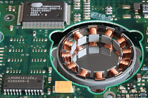 disque dur, le disque dur, disque, Matériel, ordinateur, électronique, pcb, stator, conduire, bobines, dispositif, La technologie, fermer, circuit, Industrie électronique, puce informatique, circuit imprimé, équipement informatique, personne, lien, couleur verte, à l'intérieur, industrie, équipement, la communication, nombre, carte mère, arrière-plans, nature morte, plein cadre, réseau informatique, complexité, composant électrique, équipement électrique, CPU, communications globales, 5K, CC0, domaine public, libre de droits
