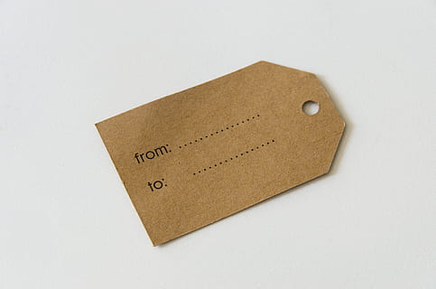 Etikette, Papier-, Kraft, Vorlage, leer, leeren, Dekoration, Etikett, Design, Sammelalbum, Geschenk, Karte, dekorativ, Kraft-Label, von zu, braun, Gruß, weißer Hintergrund, einzelnes Objekt, Text, Studioaufnahme, ausgeschnitten, keine Leute, Kommunikation, dokumentieren, drinnen, Nahansicht, Brief, kopieren sie platz, mail, Bürobedarf, Karton, Nummer, Geschäft, westliche Schrift, Menschen gemacht Objekt, Antiquität, Botschaft, 4K